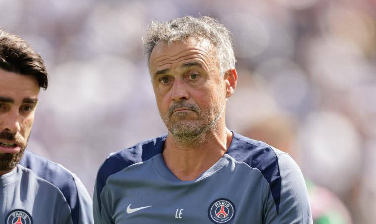 平息大巴黎分裂危机！恩里克罕见表态，锁定欧冠冠军目标，维护金球巨星尊严